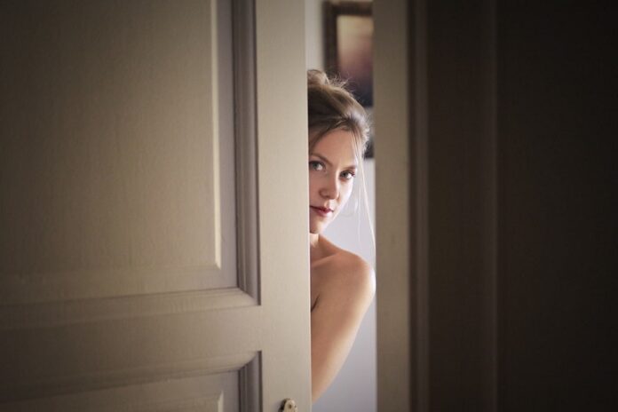 How To Tell If Your Girlfriend Is Cheating1-min How To Tell If Your Girlfriend Is Cheating