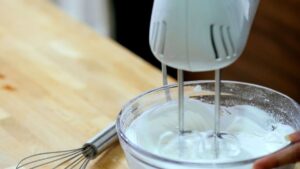 lightweight hand mixer