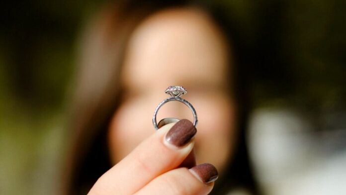 Romantic Ways to Propose to a Boy Romantic Ways to Propose to a Boy