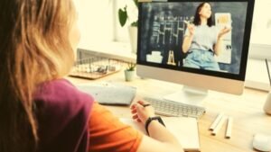 Pros and Cons of Online Learning for Students