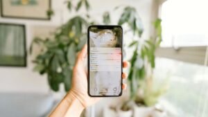 How to Customize the iPhone Lock Screen in iOS 16
