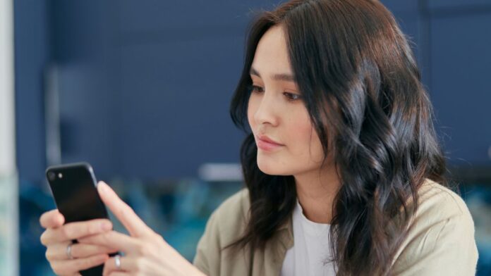 How to Display a PNG on an iPhone