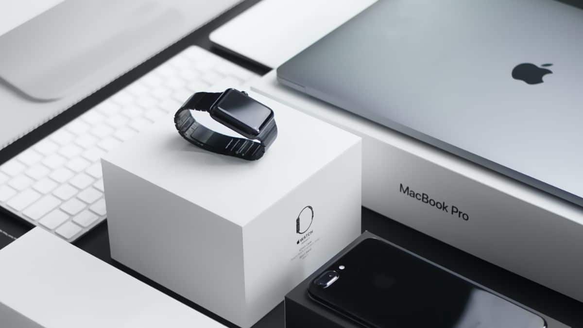 Apple Watch With Redesigned Band Connection System Tipped Again Apple Watch With Redesigned Band Connection System Tipped Again