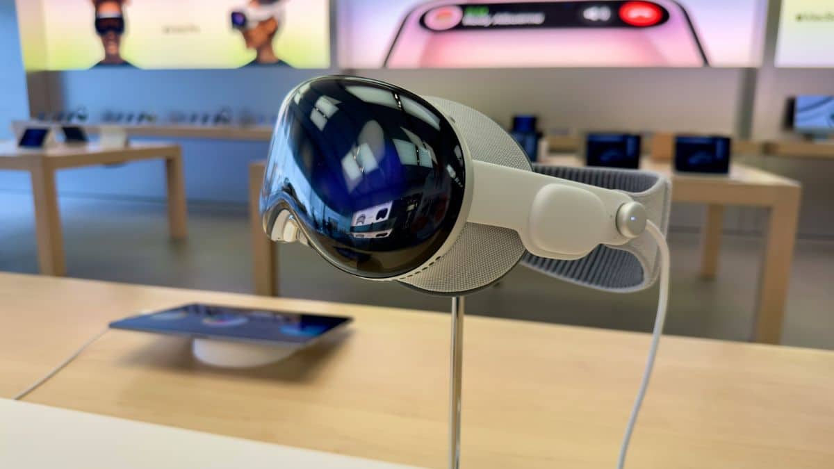 Apple Vision Pro 2 Development Reportedly Halted Amidst Poor Sales