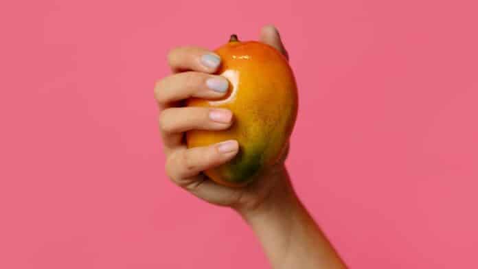 Why You Should Soak Mangoes In Water Before Eating It Why You Should Soak Mangoes In Water Before Eating It