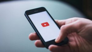 YouTube Testing a Dream Screen Feature for Shorts
