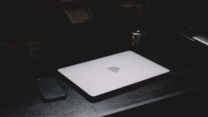 Apple Foldable MacBook Mass Production Delayed