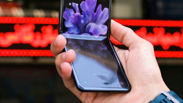 Samsung Galaxy Z Flip FE Tipped To Launch In 2025