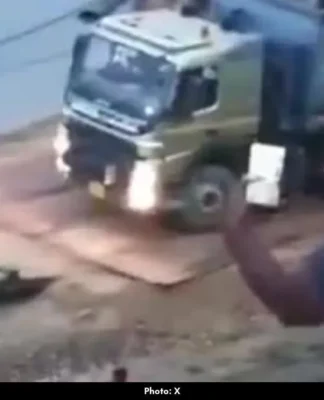 Ganga Bridge Scare in Prayagraj, India as Pillar Collapses