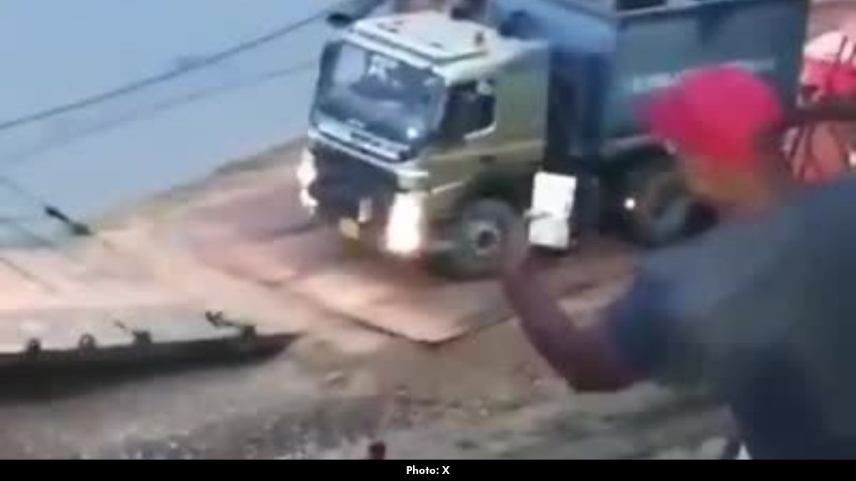 Ganga Bridge Scare in Prayagraj, India as Pillar Collapses