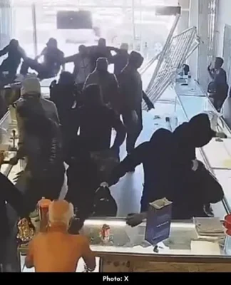 California Jewelry Store Robbery Caught on Camera