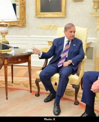 Donald Trump Hosts Pakistan PM, Army Chief at White House