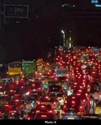 Endless Traffic Hits Gurgaon After Rainstorm