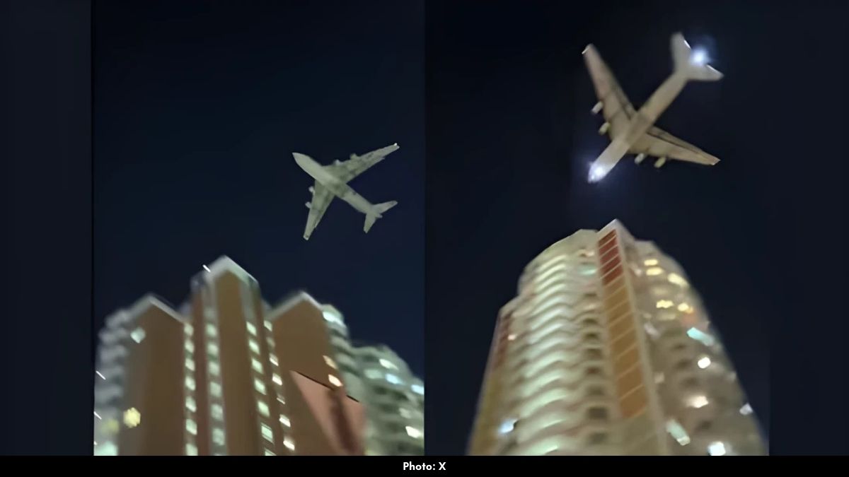 Russia Cargo Plane Flies Low Over Moscow to Avoid Drones