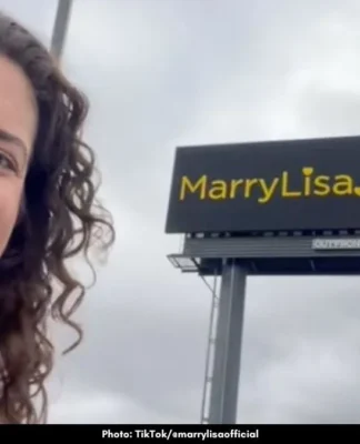 42-Year-Old Launches Billboard Dating Campaign