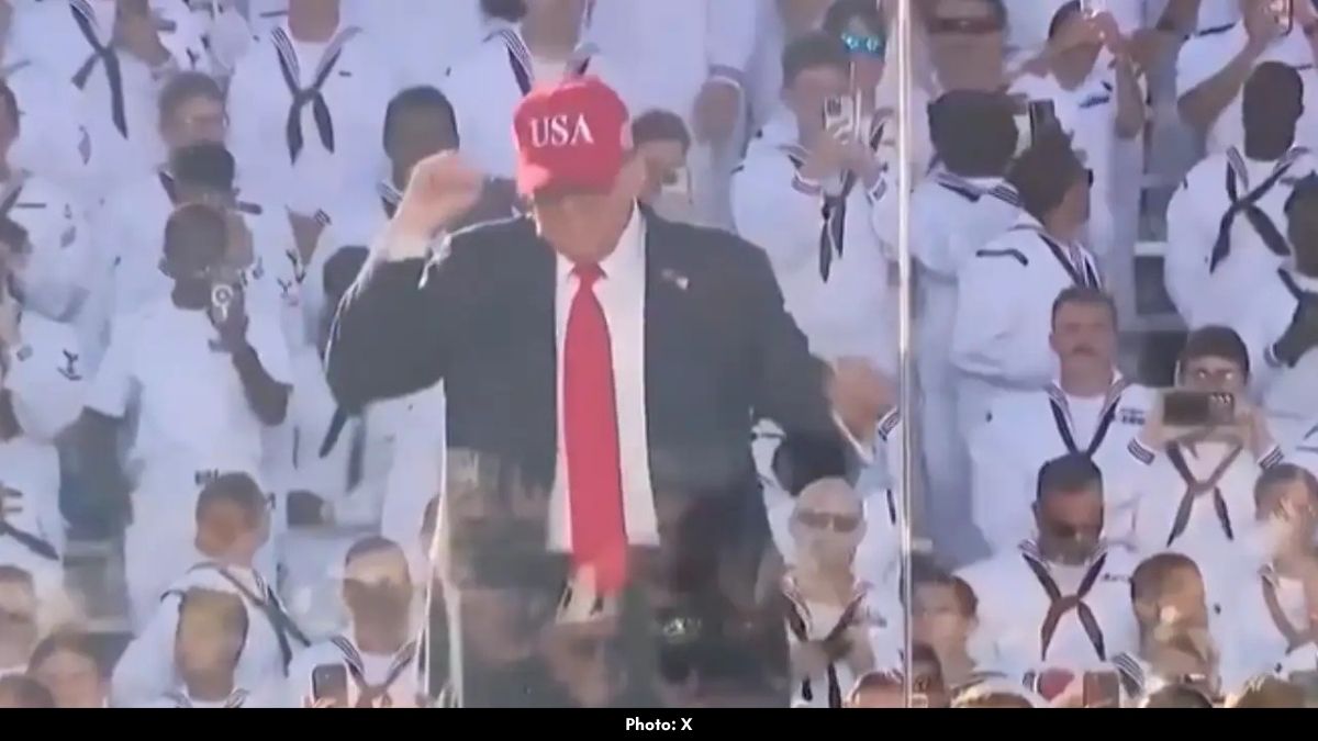 Trump Dances to ‘YMCA’ at US Navy’s 250th Celebration