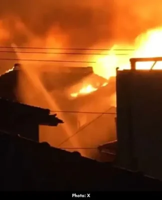 Massive Fire Destroys 170+ Buildings in Saganoseki, Japan
