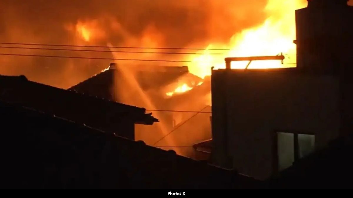Massive Fire Destroys 170+ Buildings in Saganoseki, Japan