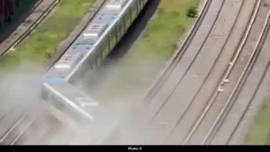 Passenger Train Derails in Buenos Aires