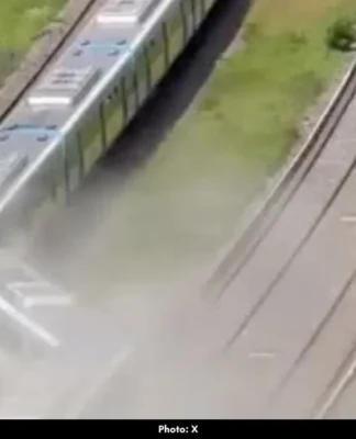 Passenger Train Derails in Buenos Aires