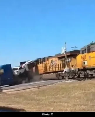 Train Smashes Into Vehicle Transport Truck in Texas